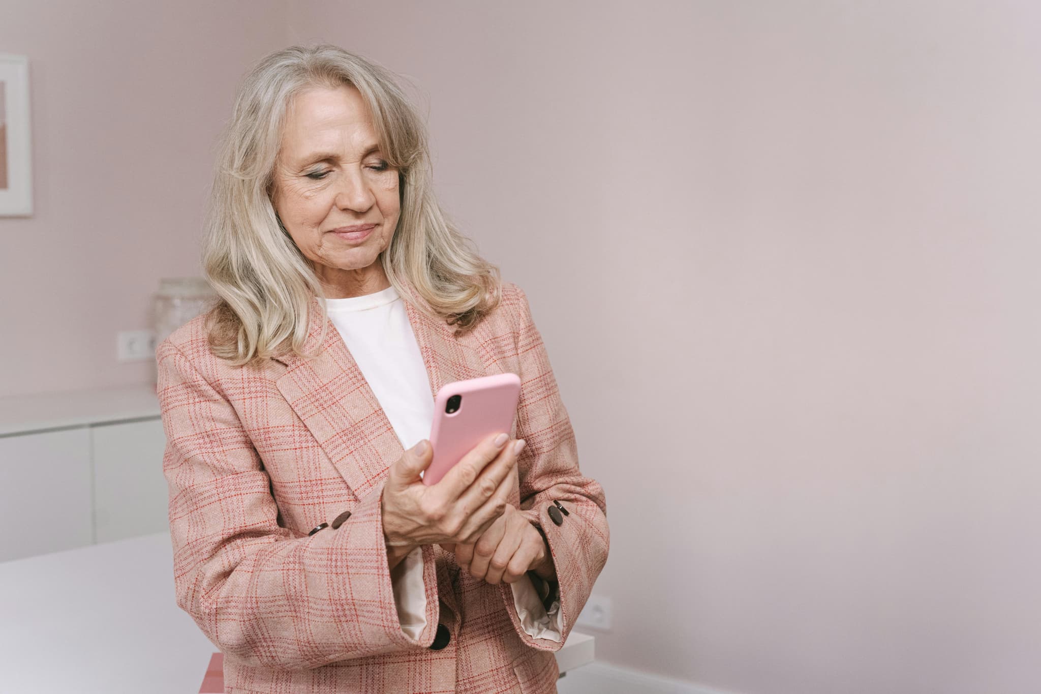 Phone Number Lookup UK | WhoCalledLookup Free Tool